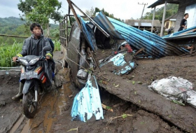13 dead, thousands caught in flooding in central Indonesia 